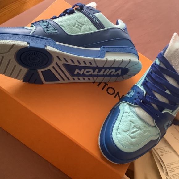 Louis Vuitton sneakers - Picture 3 of 13